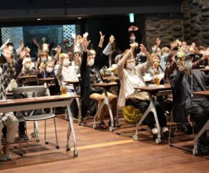 地域密着の介護事業所わたしの家すやまで利用者さんと交流する様子